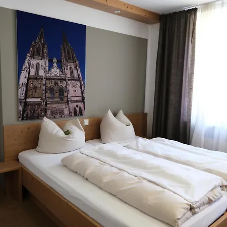 Butz Hotel *